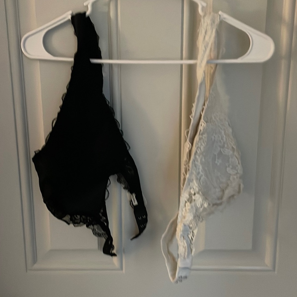 black and white hollister bralette